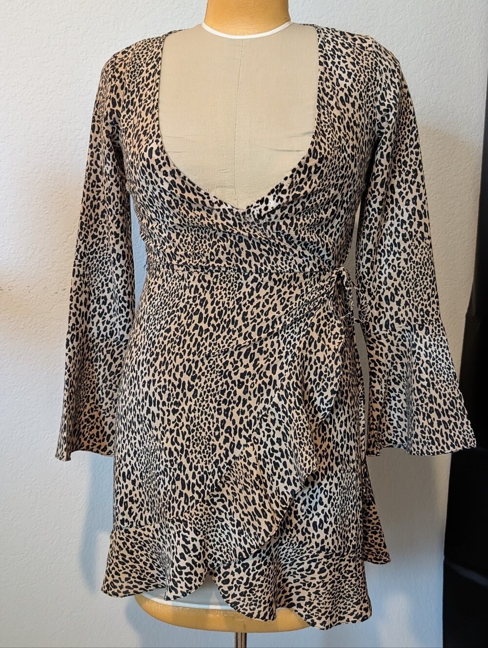 Leopard Print V-Neck Long Sleeve Dress - Tan/Black